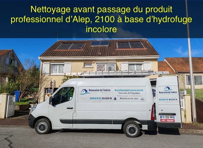 Utilitaire Habitat Lamberger devant un pavillon avant application d'hydrofuge Dalep 2100 sur toiture