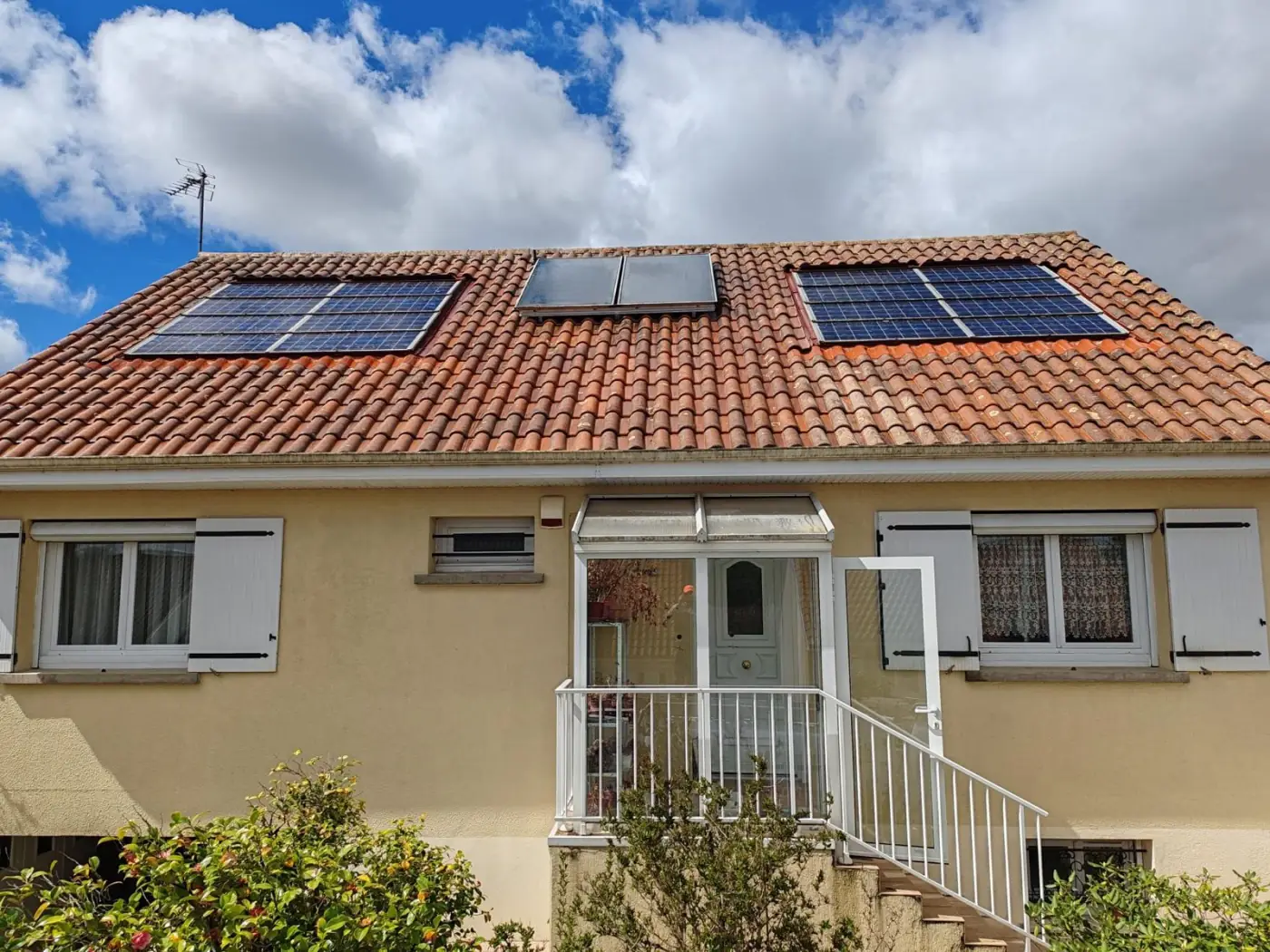 Pavillon avec toiture tuile bien entretenue à proximité de Limoges, après intervention Habitat Lamberger